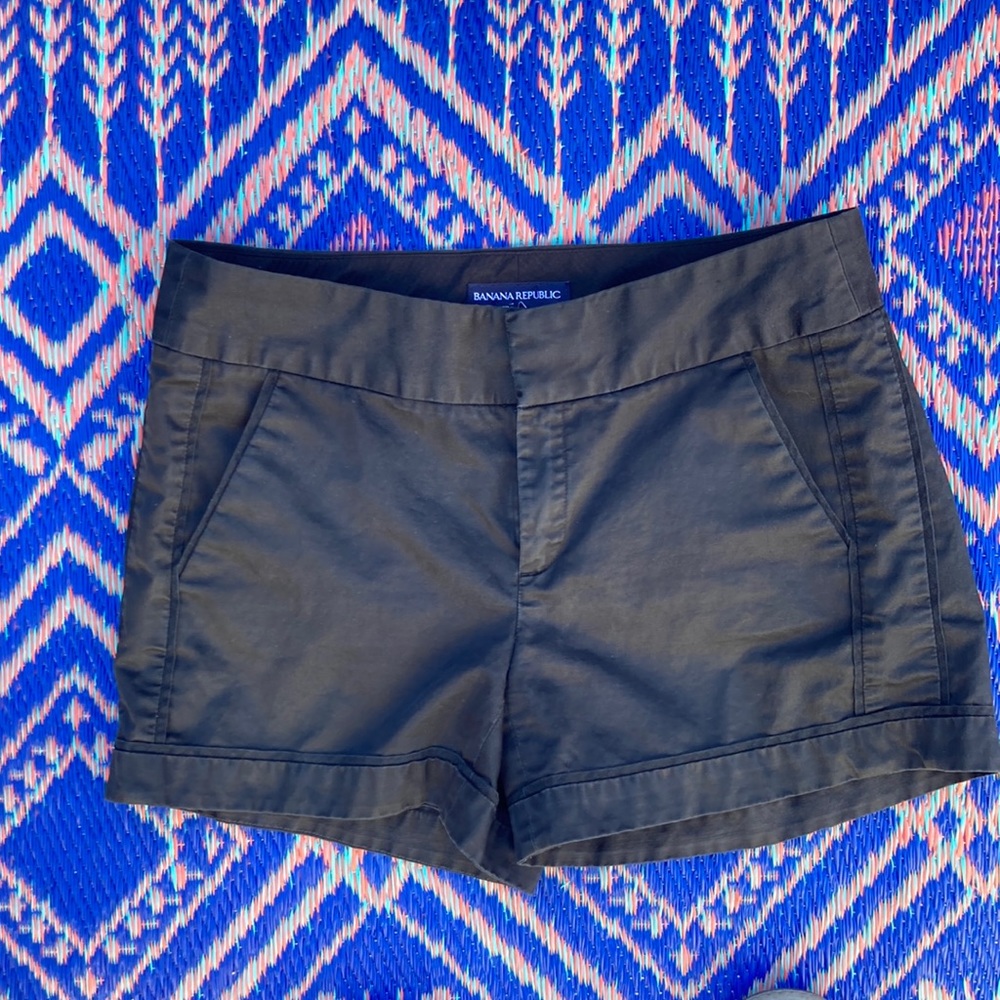 Black sz 8 stretch tuxedo style shorts, Banana Republic